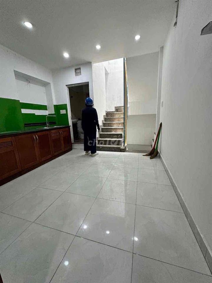 NHÀ NC XE HƠI ĐẬU TRONG NHÀ 2PN-3WC NGUYỄN TRI PHƯƠNG-Q10