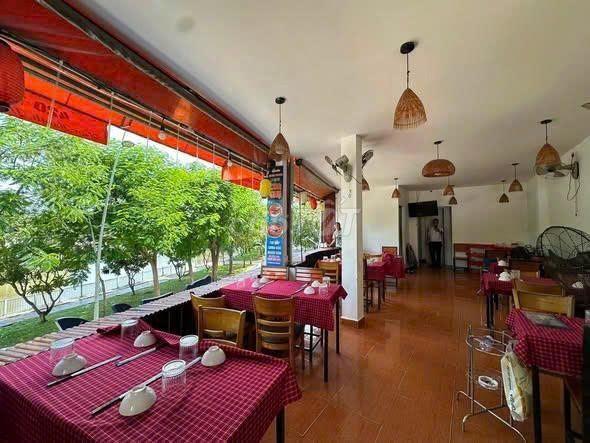 CHO THUÊ NHÀ MT 420 TRƯỜNG SA, QPN, DT 15x6M, TRỆT 3 LẦU ST, GIÁ 50TR