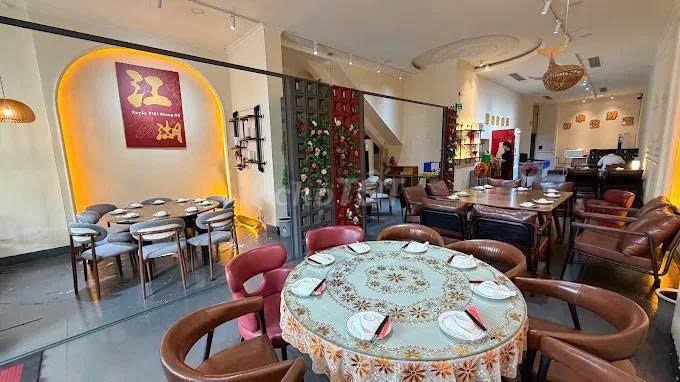 CHO THUÊ NHÀ MT 95 NGUYỄN THỊ MINH KHAI, Q1, DT 8x20M, TRỆT, GIÁ 68TR