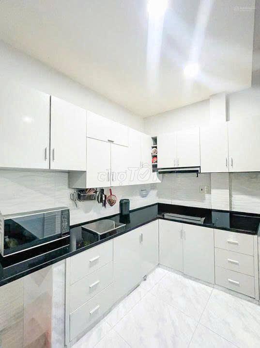 CHO THUÊ NHÀ MT ĐƯỜNG SỐ 4 CXĐT QUẬN 3, DT 6.5x15M, 4 LẦU, GIÁ 45TR