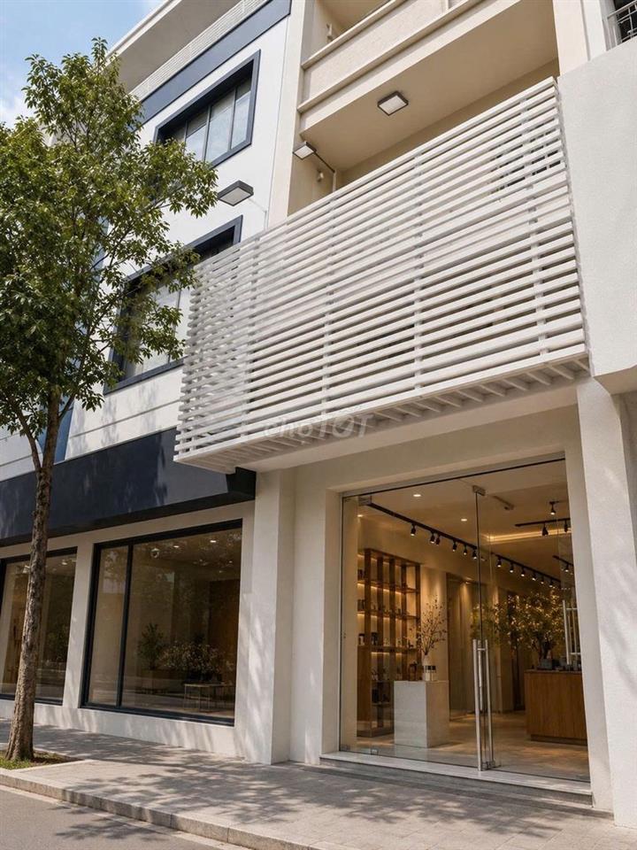 CHO THUÊ NHÀ MT 214B NGUYỄN TRÃI, Q1 – 5 TẦNG, 65TR