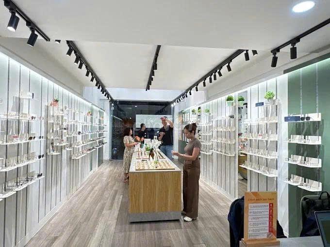 CHO THUÊ NHÀ MT 214B NGUYỄN TRÃI, Q1 – 5 TẦNG, 65TR