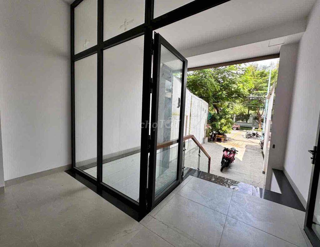 🔥Đối Diện Trường Học Viện Cán Bộ - Sầm Uất - Lối Đi Riêng - Vỉa Hè Rộg