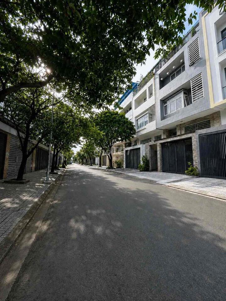 🔥Góc 2MT [6x20] Ngay Đại Học Văn Lang - 500m2 Sàn - Oto đỗ cửa - 3 Lầu
