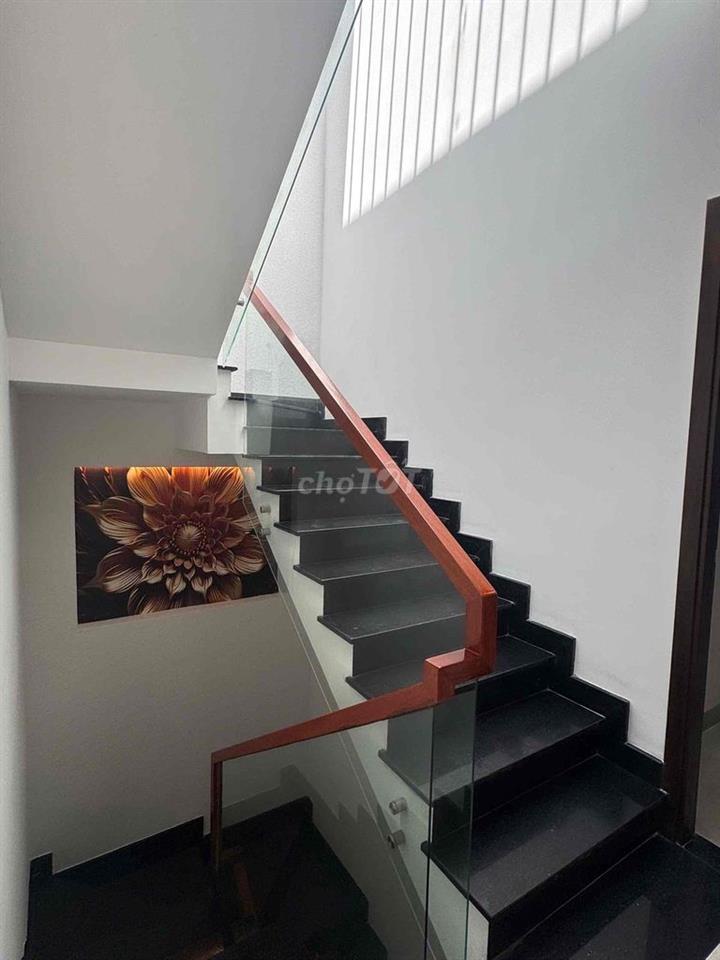 BÁN NHÀ MT Đường rộng 12m, Đặng Thuỳ Trâm, 3 Tầng, 5x18, gần Công Viên