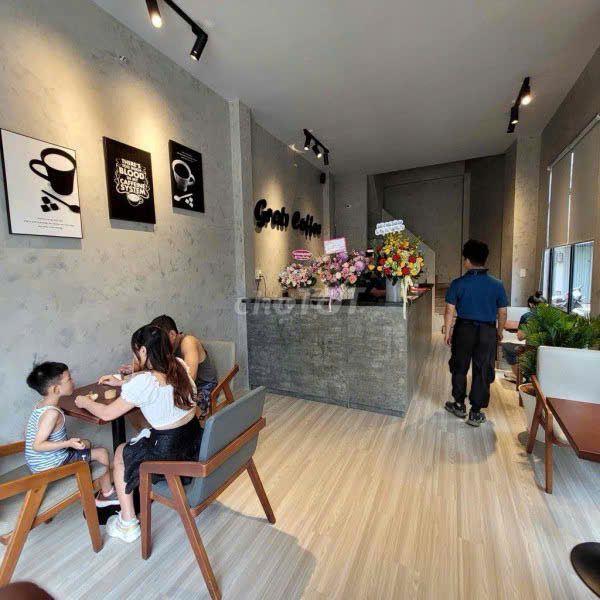 CHO THUÊ NHÀ CĂN GÓC 2 MẶT TIỀN 86 HÒA HƯNG, QUẬN 10