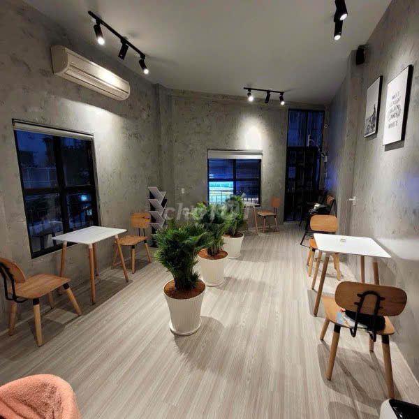 CHO THUÊ NHÀ CĂN GÓC 2 MẶT TIỀN 86 HÒA HƯNG, QUẬN 10