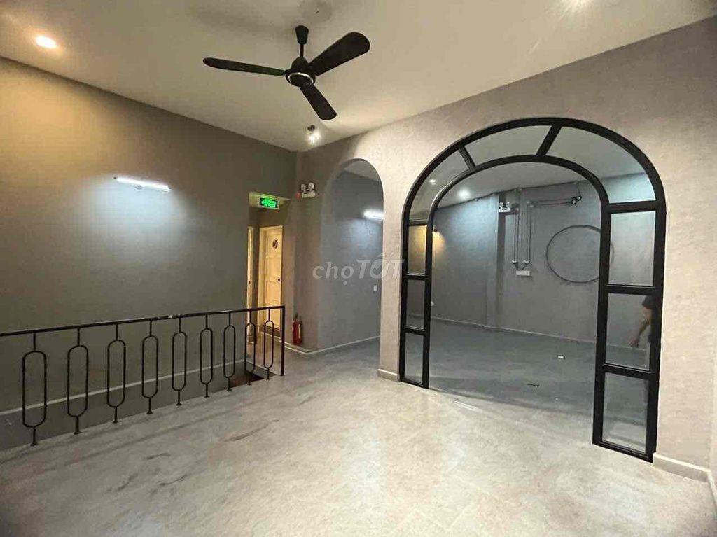 Cho thuê góc Sư Vạn Hạnh, Quận 10 – Trệt, Lửng, 1 Lầu – 25 triệu/tháng