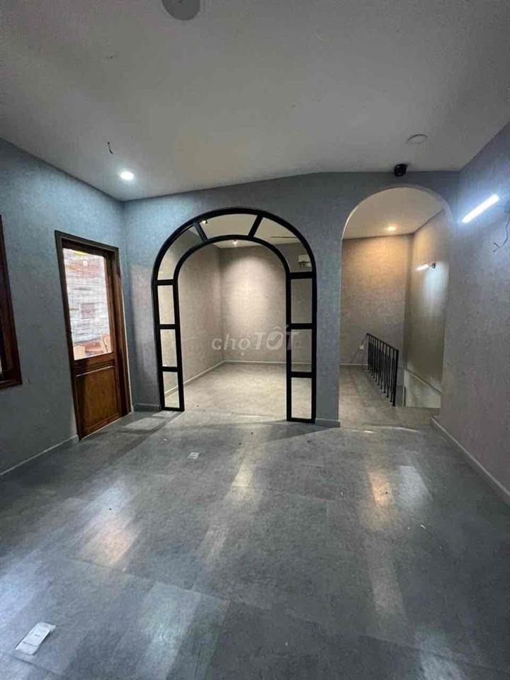 Cho thuê góc Sư Vạn Hạnh, Quận 10 – Trệt, Lửng, 1 Lầu – 25 triệu/tháng