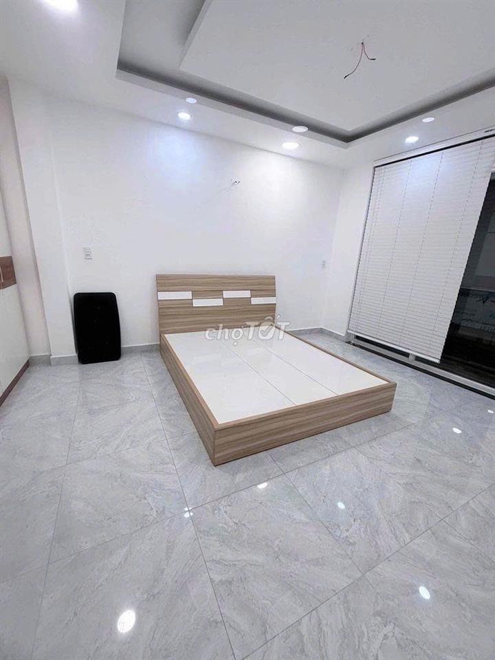 CHO THUÊ MT 491 PHAN VĂN TRỊ Q5 - 4 TẦNG, 4PN, SÂN THƯỢNG, 33TR