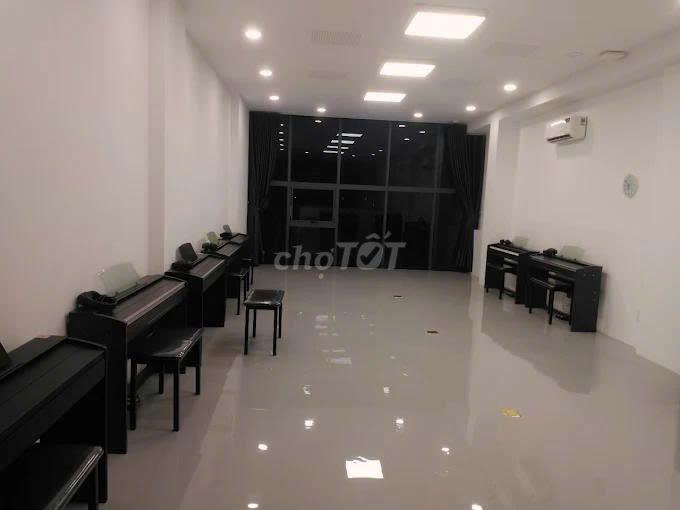 CHO THUÊ NHÀ ĐẶNG DUNG Q1 – 4X22M, TRỆT 3 LẦU, 6PN. GIÁ 57TR