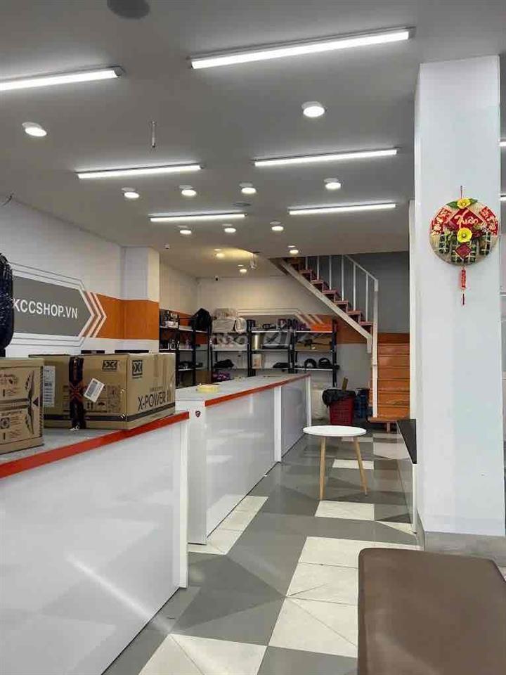 CHO THUÊ NHÀ MT LÝ THƯỜNG KIỆT, Q5 – NGANG 7,5M – GIÁ 63 TRIỆU/THÁNG