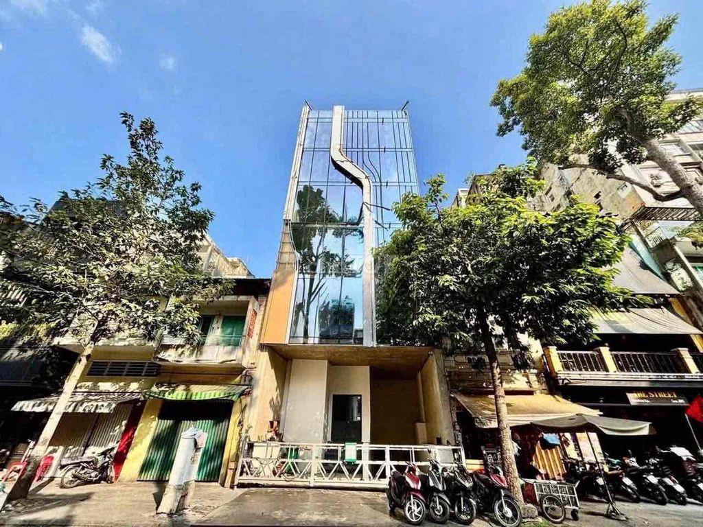 SIÊU HOT - Cho thuê mặt bằng & sàn TM Nguyễn Thái Bình, Q1 – DT: 8x20m