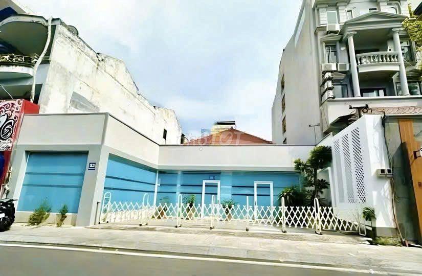 CHO THUÊ NHÀ MẶT TIỀN 53 ĐẶNG DUNG, Q1 – NGANG 15M, 300M², 98TR