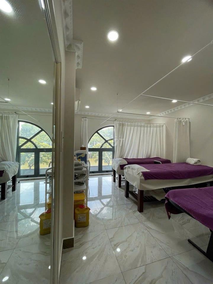 CHO THUÊ NHÀ MẶT TIỀN 749 HOÀNG SA, Q3 – 6 TẦNG, THANG MÁY, 55TR