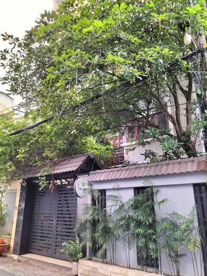 CHO THUÊ BIỆT THỰ 80/37 ĐẶNG VĂN NGỮ, QPN – 8X22M, 5PN, 65TR