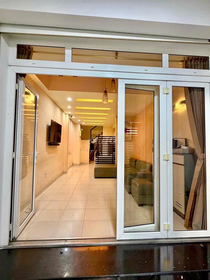 CHO THUÊ NHÀ 220/127K LÊ VĂN SỸ, Q3 – 5 TẦNG, CÓ SÂN 3M, 27TR
