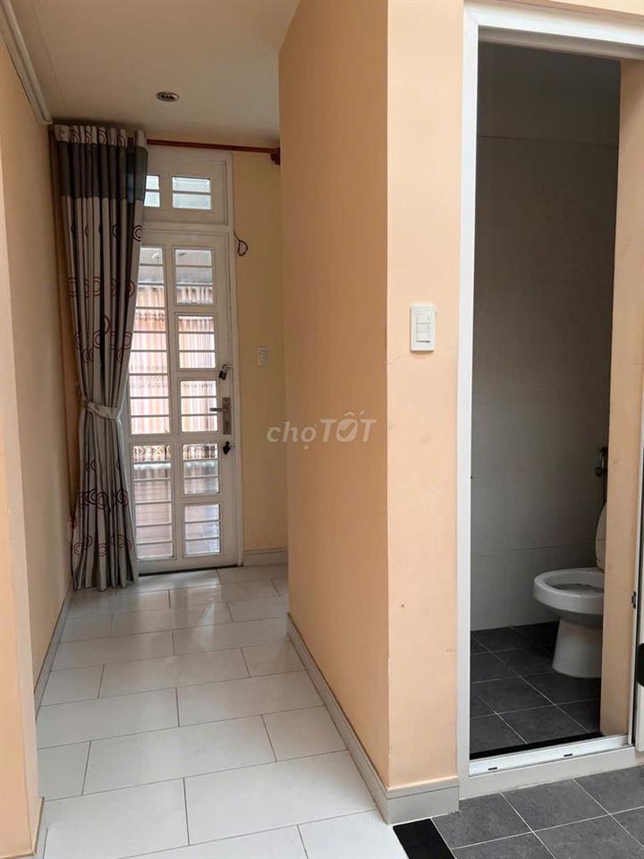 CHO THUÊ NHÀ 220/127K LÊ VĂN SỸ, Q3 – 5 TẦNG, CÓ SÂN 3M, 27TR