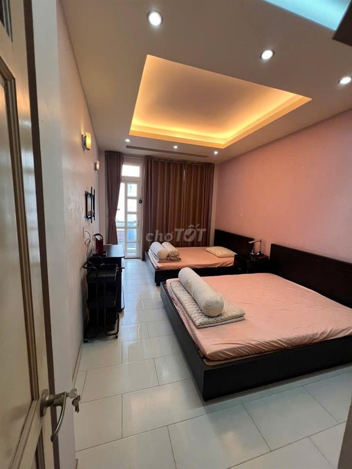 CHO THUÊ NHÀ 220/127K LÊ VĂN SỸ, Q3 – 5 TẦNG, CÓ SÂN 3M, 27TR