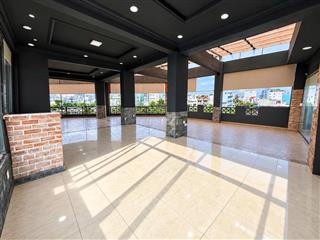 CHO THUÊ SÂN THƯỢNG 357-359 HOÀNG SA, Q1 – 250M², THANG MÁY, 35TR