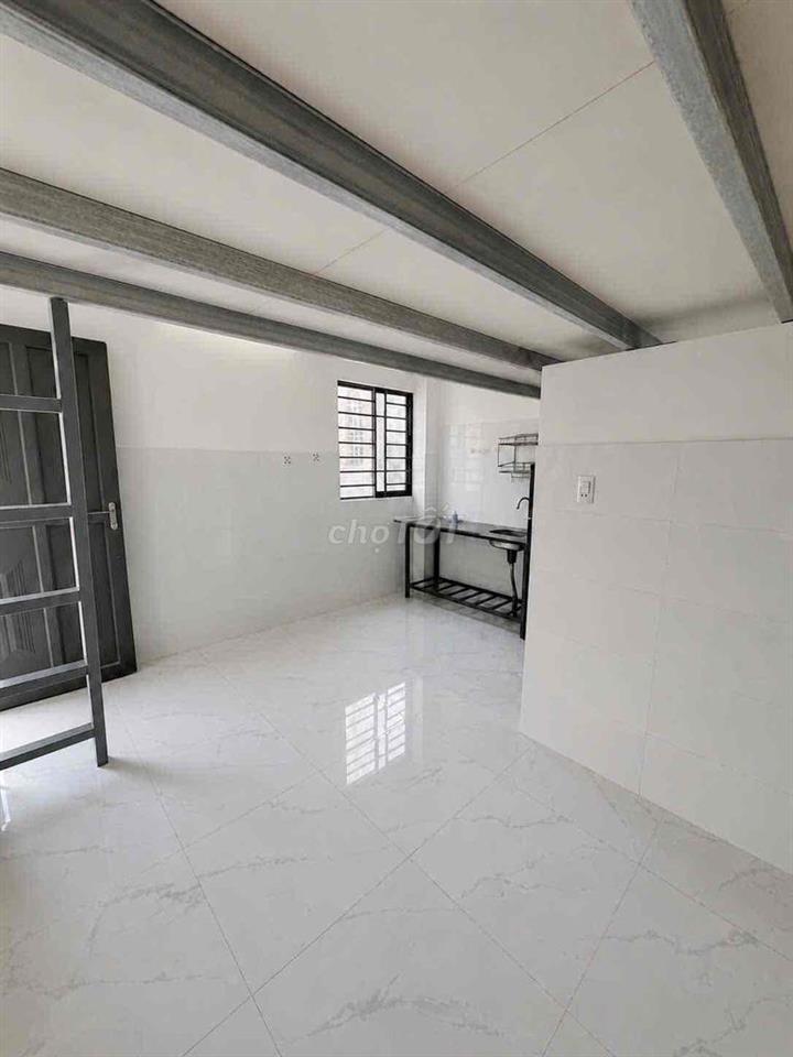 phòng có gác cửa sổ thang máy Bình Lợi free 4xe