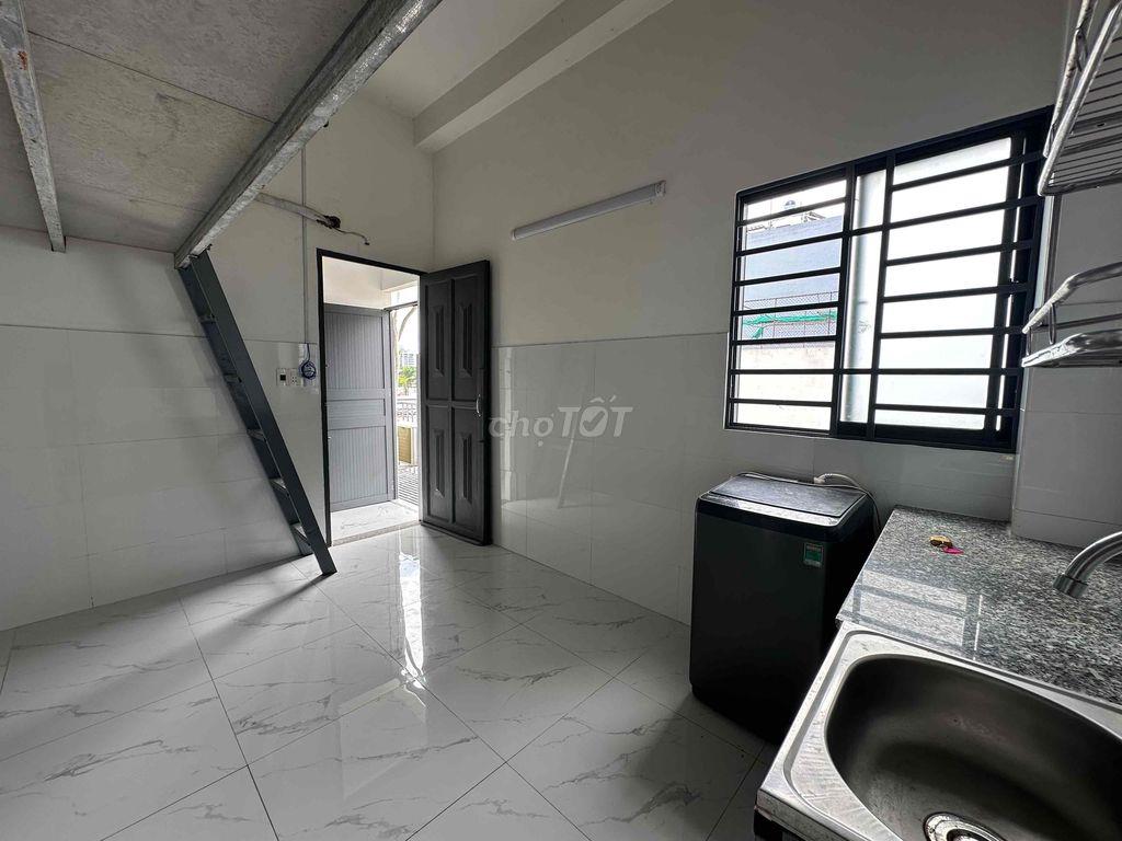 phòng có gác cửa sổ thang máy Bình Lợi free 4xe