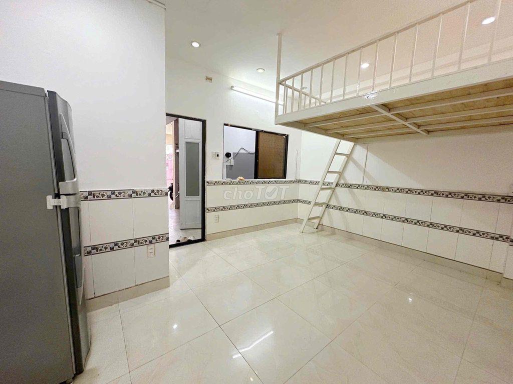 phòng có gác máy lạnh tủ lạnh lê quang định free 4xe
