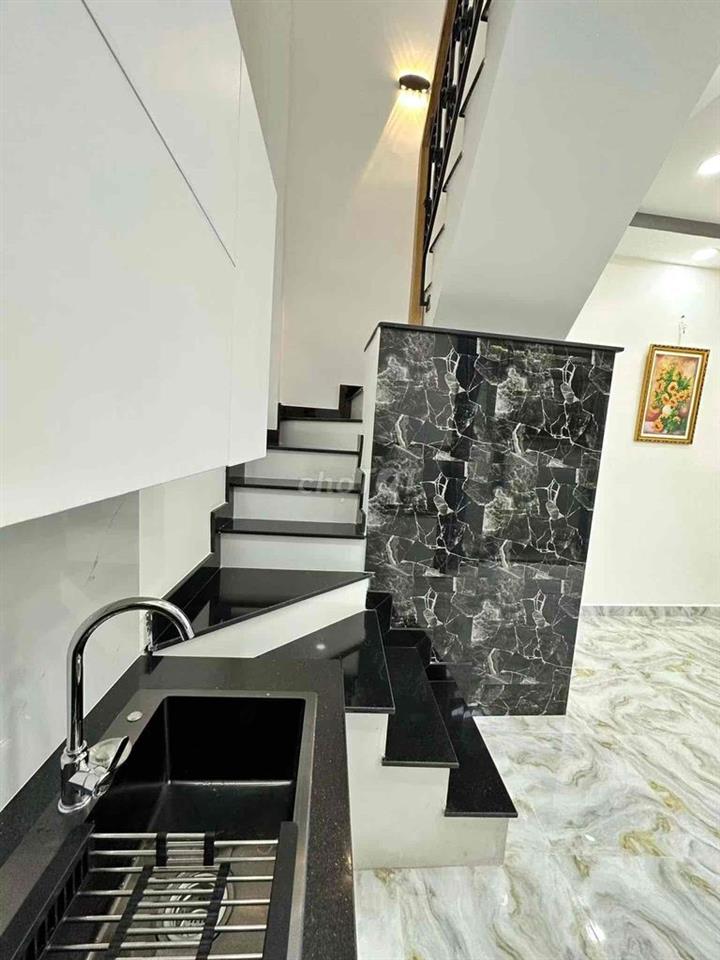 NNC 1 trệt 1 lầu 1 PN 2wc có nội thất Nơ Trang Long