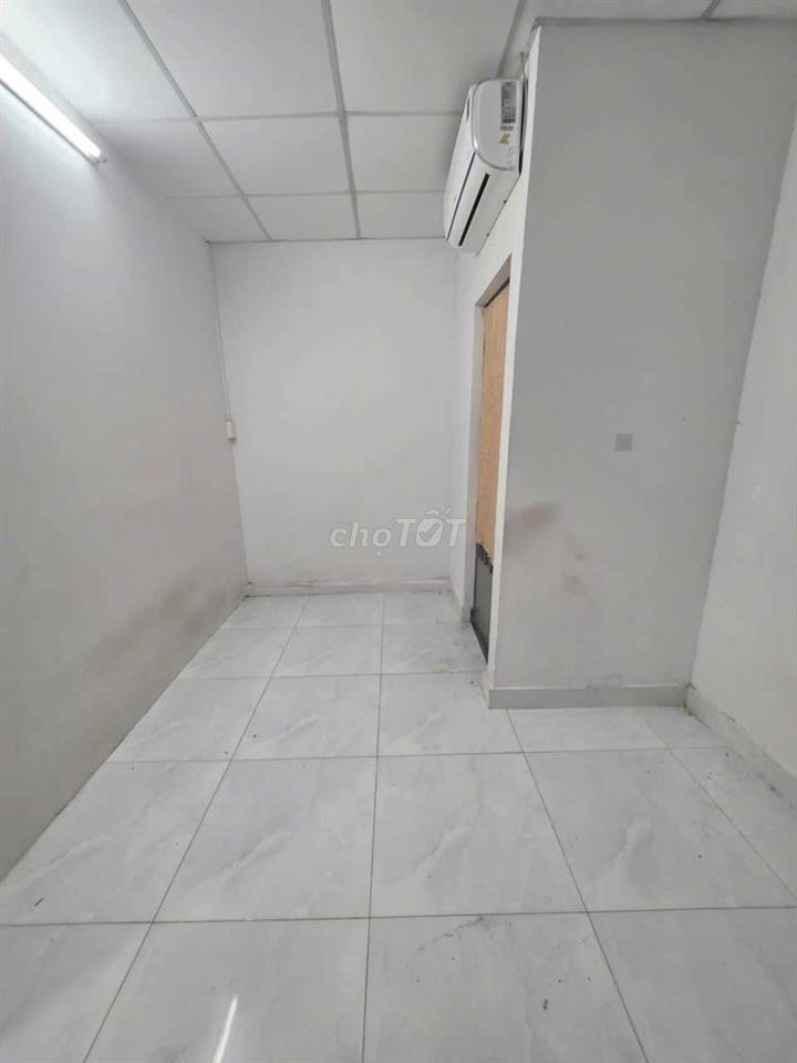 chính chủ cho thuê nhà 2pn , 2wc - mới sơn , có máy lạnh : 9tr , cọc 1