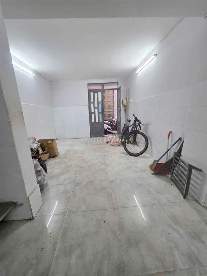 chính chủ cho thuê nhà 2pn , 2wc - mới sơn , có máy lạnh : 9tr , cọc 1
