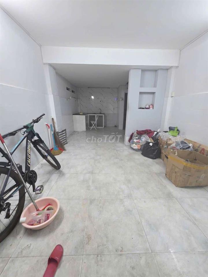 chính chủ cho thuê nhà 2pn , 2wc - mới sơn , có máy lạnh : 9tr , cọc 1
