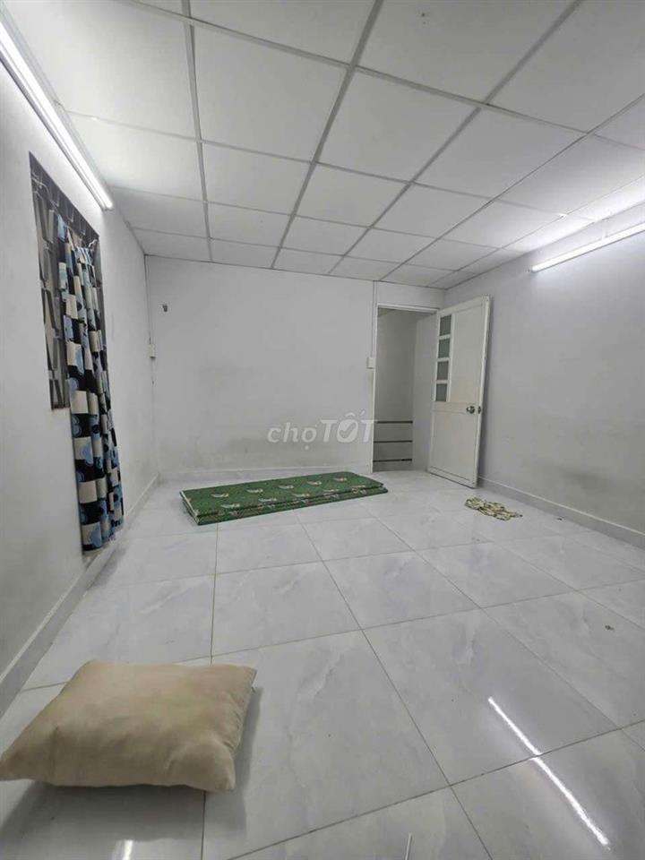 chính chủ cho thuê nhà 2pn , 2wc - mới sơn , có máy lạnh : 9tr , cọc 1