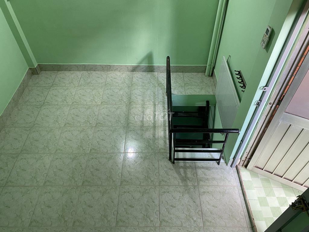 Nhà riêng 1 trệt 2 lửng (điện nước theo nhà nước)