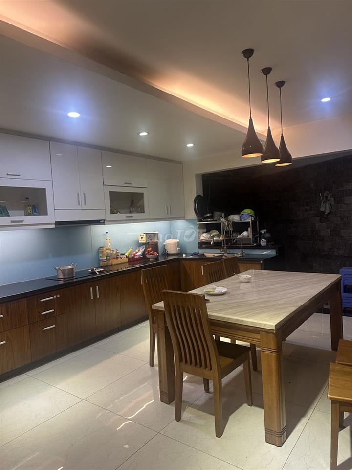 Cho thuê nhà phố hẻm xe hơi 4 lầu 