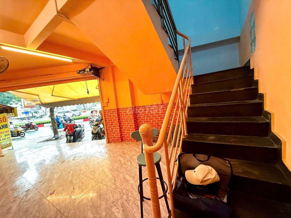 mặt tiền nguyên căn cho thuê Phạm Văn Đồng