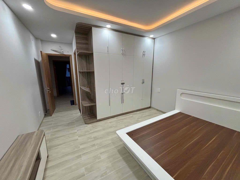 nguyên căn 4 phòng 5 toilet full NT