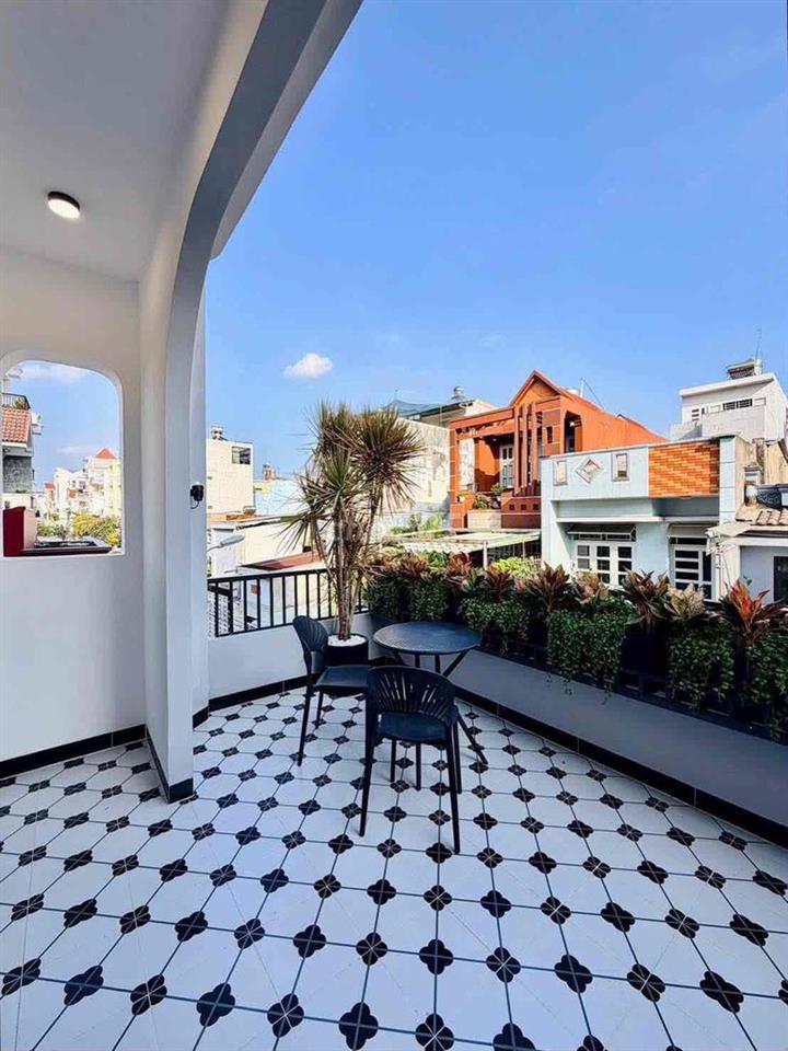 320m2 diện tích sử dụng, hxh, thang máy chỉ nhỉnh 10 đồng còn bớt lộc