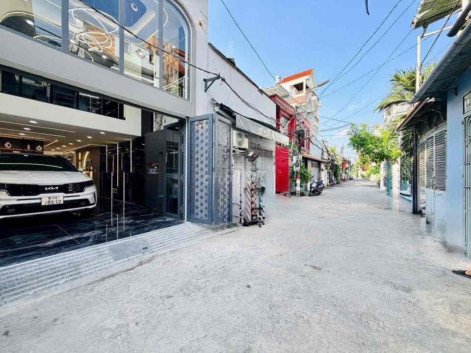 320m2 diện tích sử dụng, hxh, thang máy chỉ nhỉnh 10 đồng còn bớt lộc