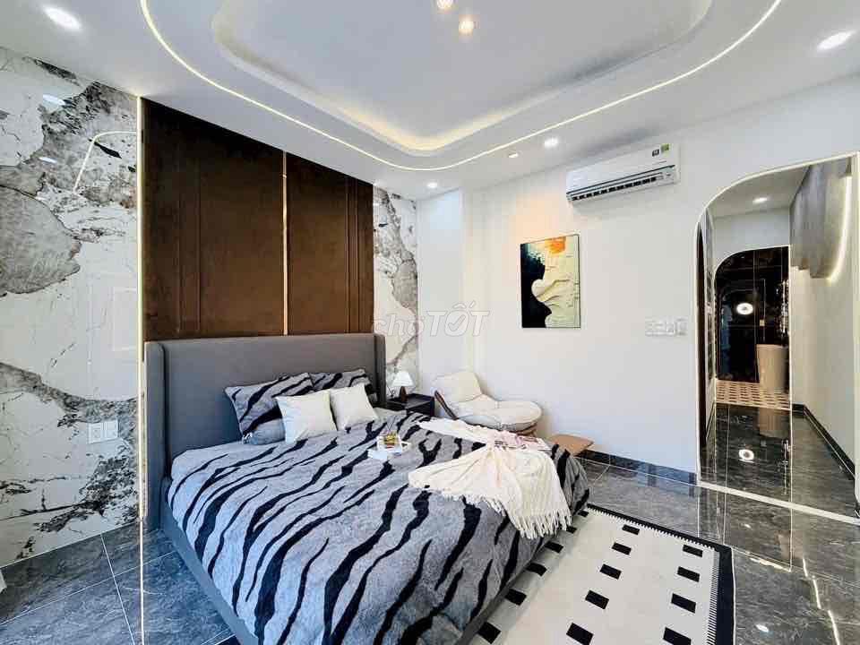 320m2 diện tích sử dụng, hxh, thang máy chỉ nhỉnh 10 đồng còn bớt lộc