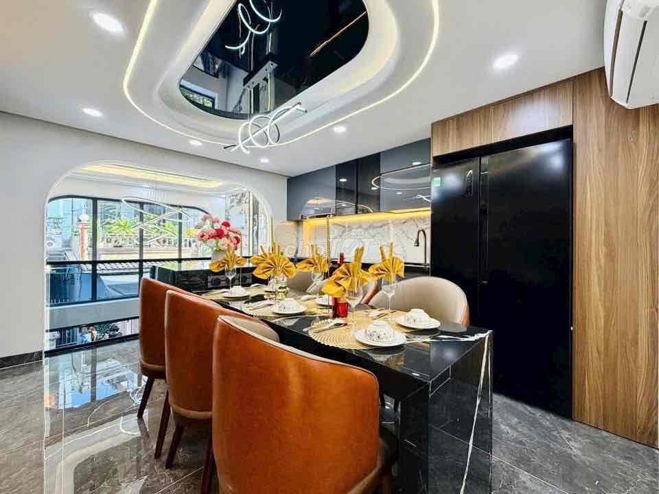320m2 diện tích sử dụng, hxh, thang máy chỉ nhỉnh 10 đồng còn bớt lộc