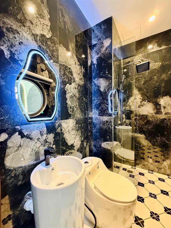 320m2 diện tích sử dụng, hxh, thang máy chỉ nhỉnh 10 đồng còn bớt lộc