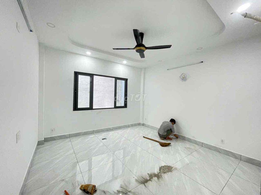 { MỚI XÂY } MẶT TIỀN KHU NGUYỄN GIA TRÍ - NGAY TRƯỜNG ĐH HUTECH - QBT!