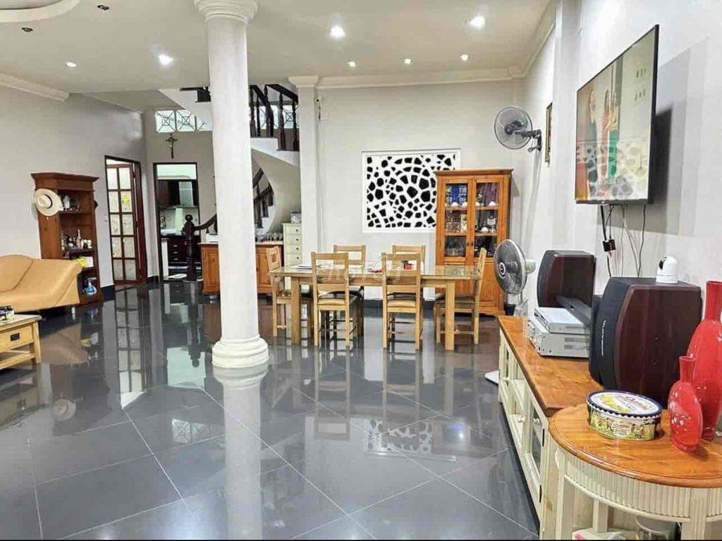 BIỆT THỰ SÂN VƯỜN MẶT TIỀN RỘNG - NHIỀU CÂY XANH - QUẬN PHÚ NHUẬN !!
