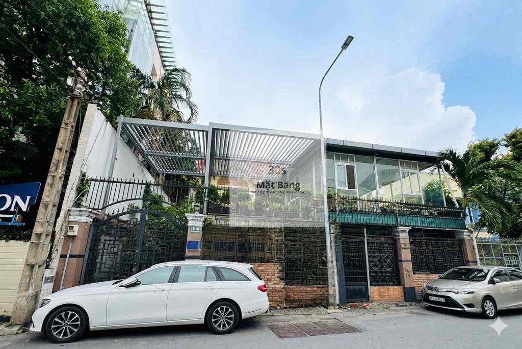BIỆT THỰ SÂN VƯỜN !! DTSD 600m2 - MẶT TIỀN KHU VĂN PHÒNG SẦM UẤT- QTB