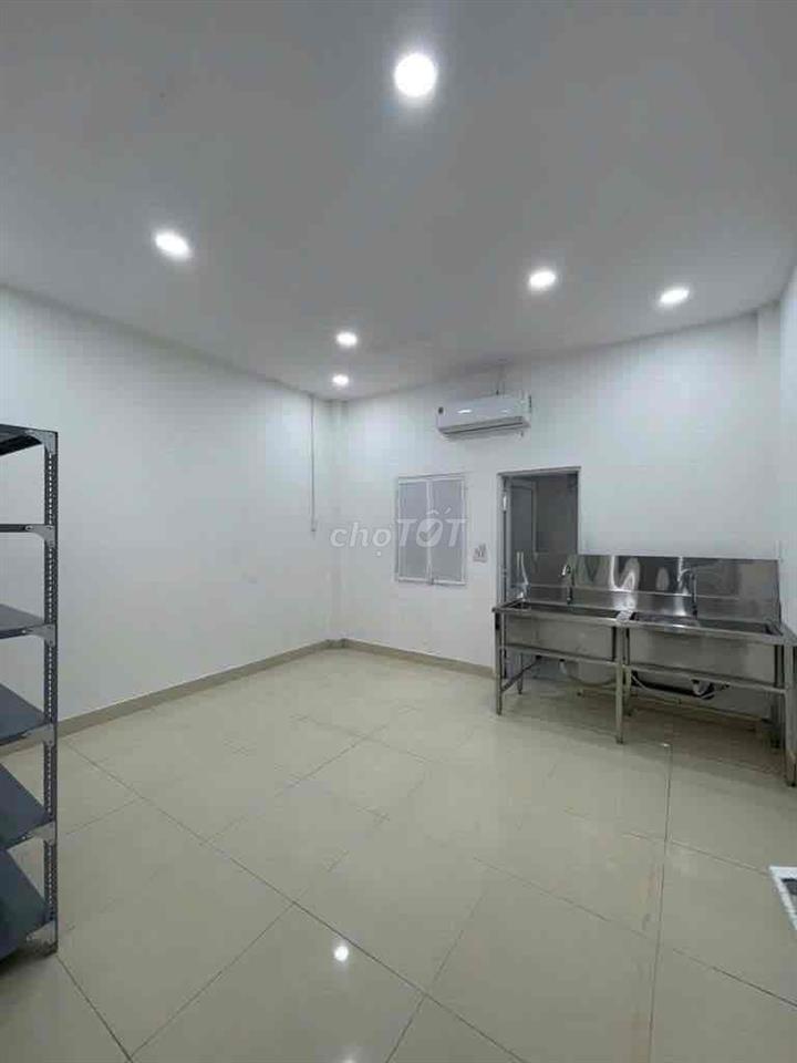 NGAY TRƯỜNG ĐẠI HỌC !! MẶT TIỀN NGUYỄN GIA TRÍ - Quận Bình Thạnh !!
