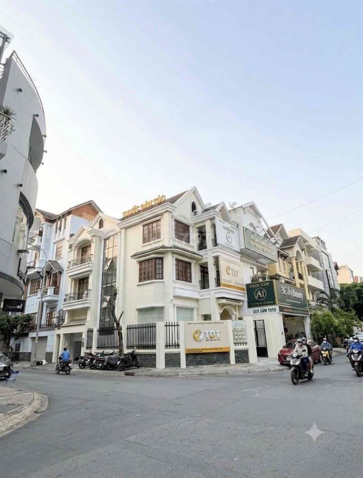 CHO THUÊ GÓC 2MT NGAY KHU PHỐ ẨM THỰC - PHAN XÍCH LONG - HOA LAN !!!