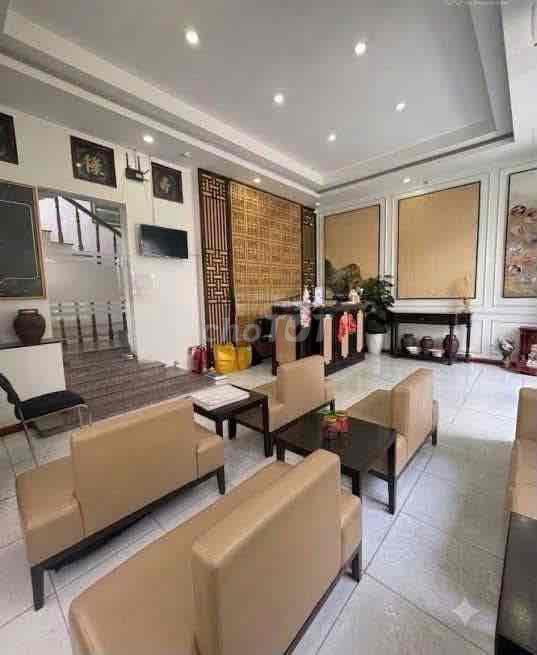 CHO THUÊ GÓC 2MT NGAY KHU PHỐ ẨM THỰC - PHAN XÍCH LONG - HOA LAN !!!