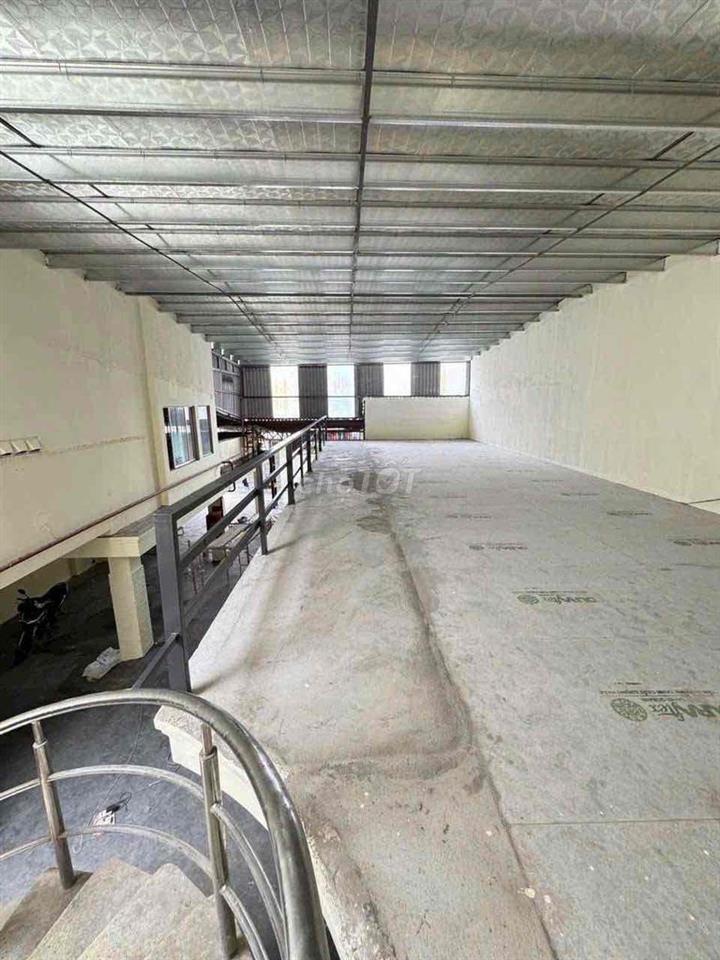 CHO THUÊ KHO XƯỞNG !! NGAY CẦU SẮT VƯỜN LÀI DTSD 800m2