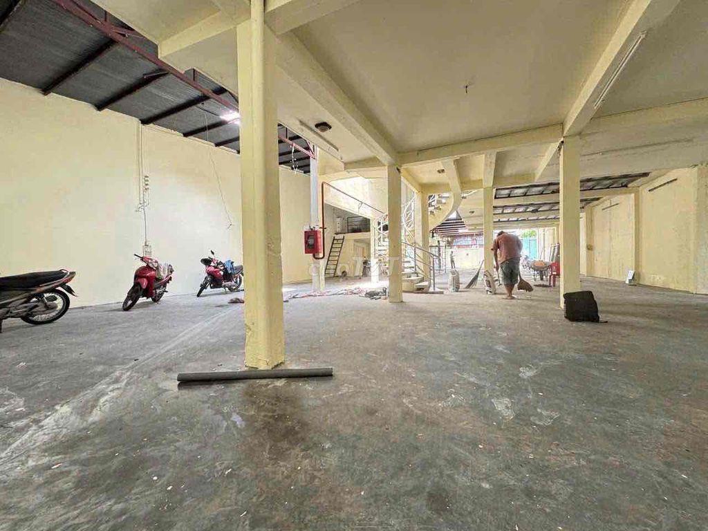 CHO THUÊ KHO XƯỞNG !! NGAY CẦU SẮT VƯỜN LÀI DTSD 800m2