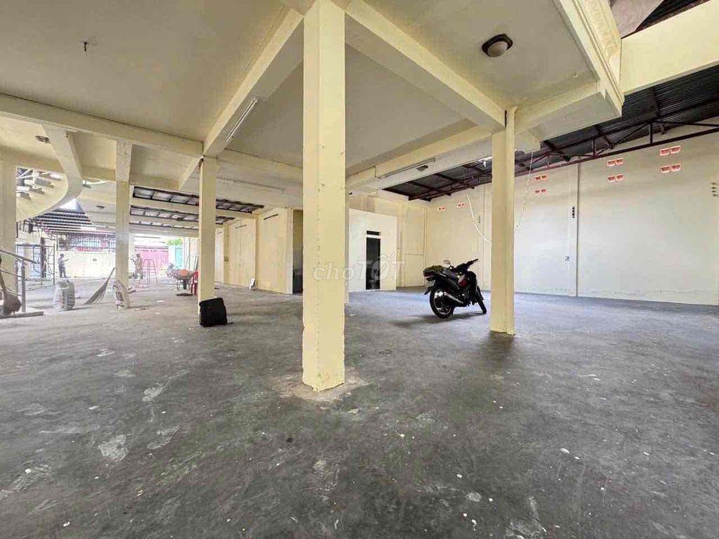 CHO THUÊ KHO XƯỞNG !! NGAY CẦU SẮT VƯỜN LÀI DTSD 800m2